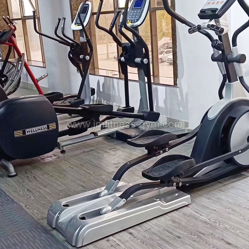 The Benefits of Commercial Elliptical Machines for Your Gym