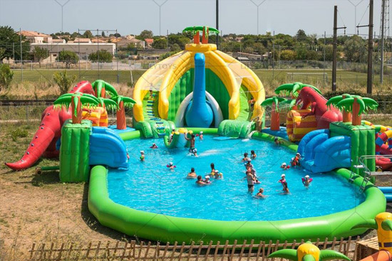 What are the advantages of inflatable water park equipment?