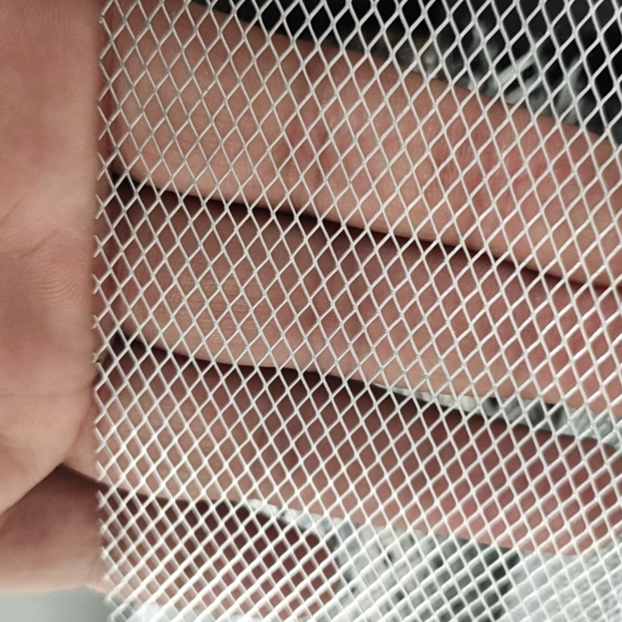The use of expanded metal mesh