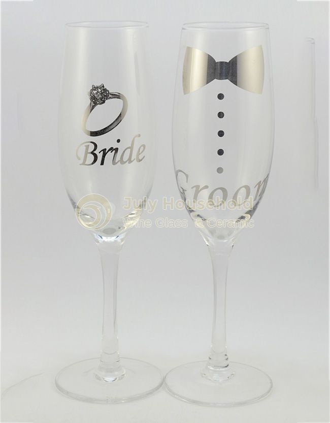 Why Champagne Flutes such a popular choice for weddings?