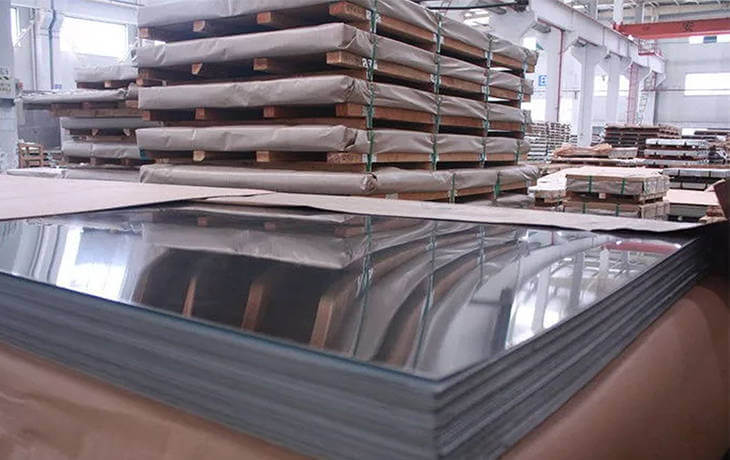 How are stainless steel plates manufactured?