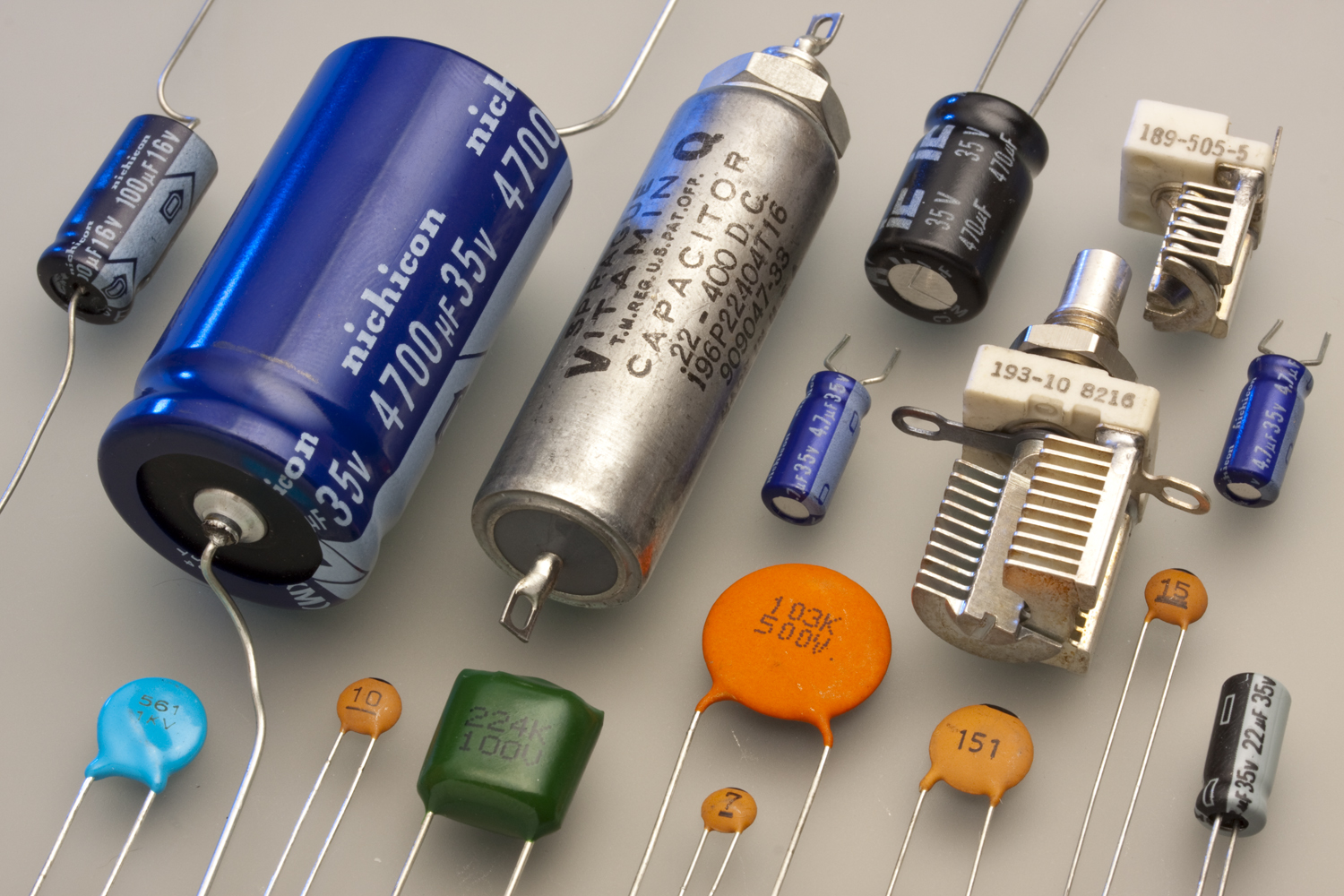 Where Should Capacitors Be Positioned in a Circuit for Maximum Efficiency?