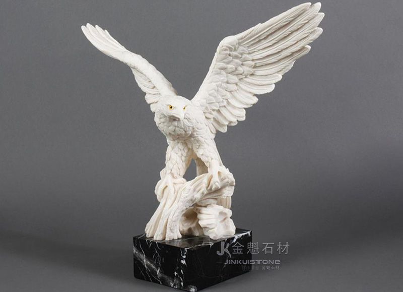 How are custom marble statues made?