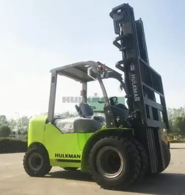 Electric Forklifts vs. Diesel Forklifts: Understanding the Key Differences