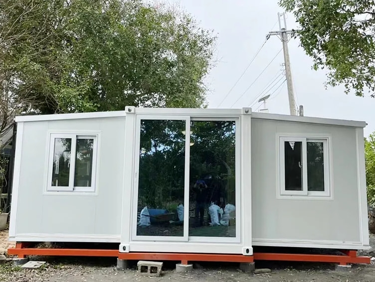 What is the size of a 20 foot container house?