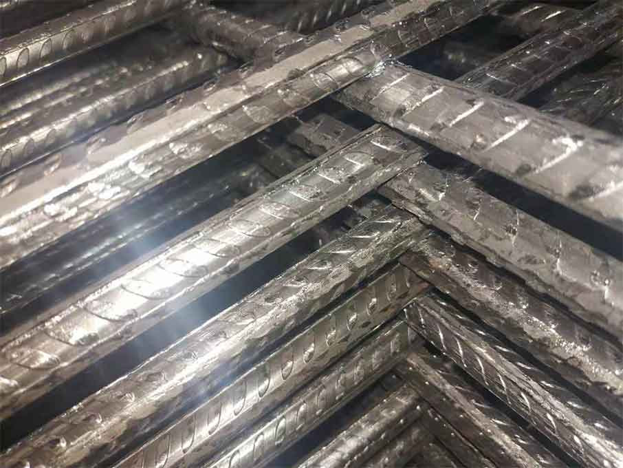 What are the basic characteristics of steel mesh?