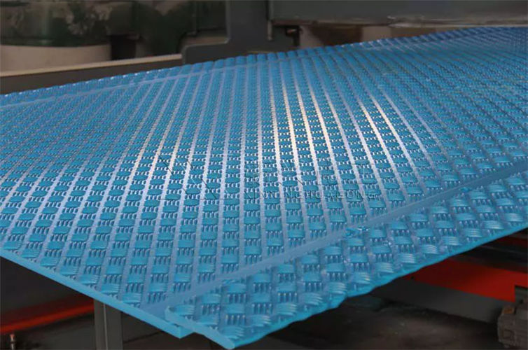 How to Choose the Right Plastic Ground Cover Mat?