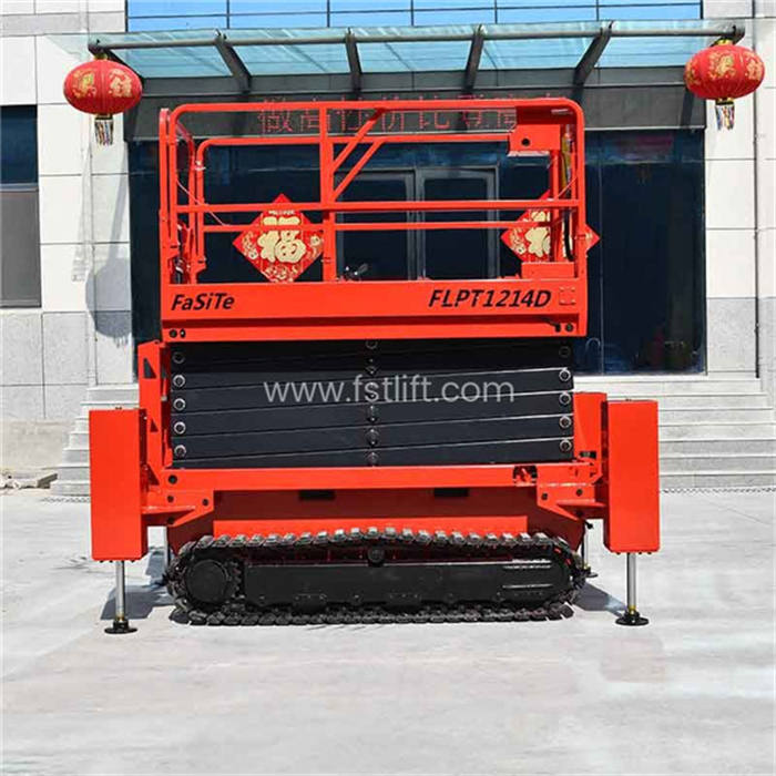 Top 7 Benefits of Using Tracked Scissor Lifts for Tough Terrain Projects