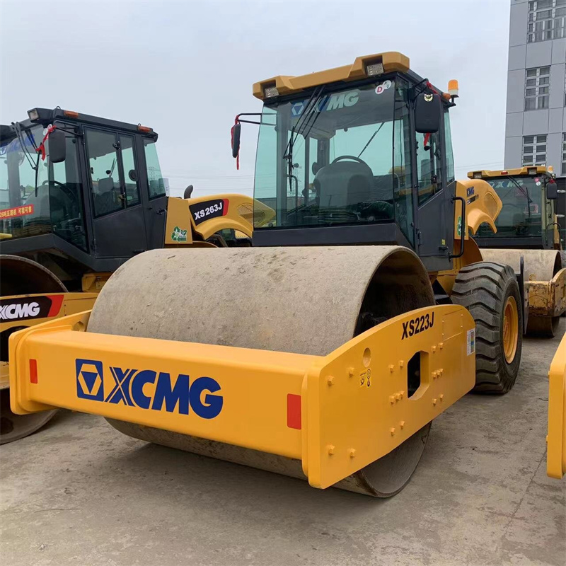 Differences Between a Road Roller and a Steamroller